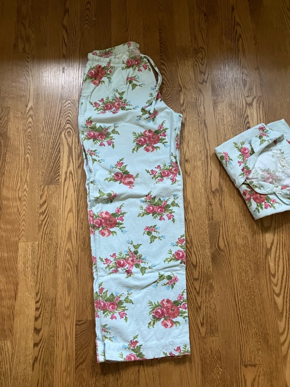 Garnet Hill Women’s Medium Blue Floral Cotton Flannel Pajama Set - Picture 3 of 4